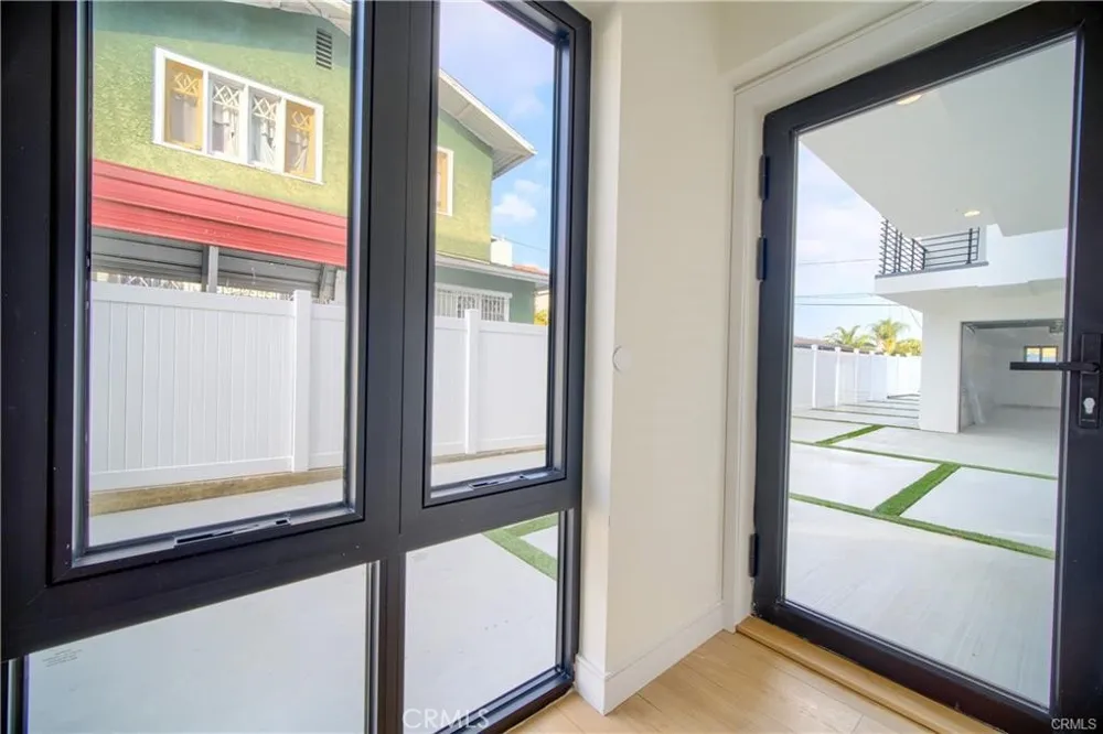 618 Mariposa Ave Avenue Los Angeles, CA 90004