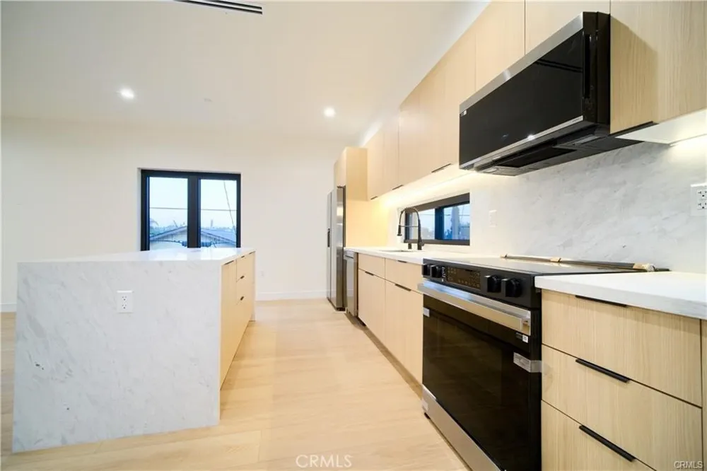 618 Mariposa Ave Avenue Los Angeles, CA 90004