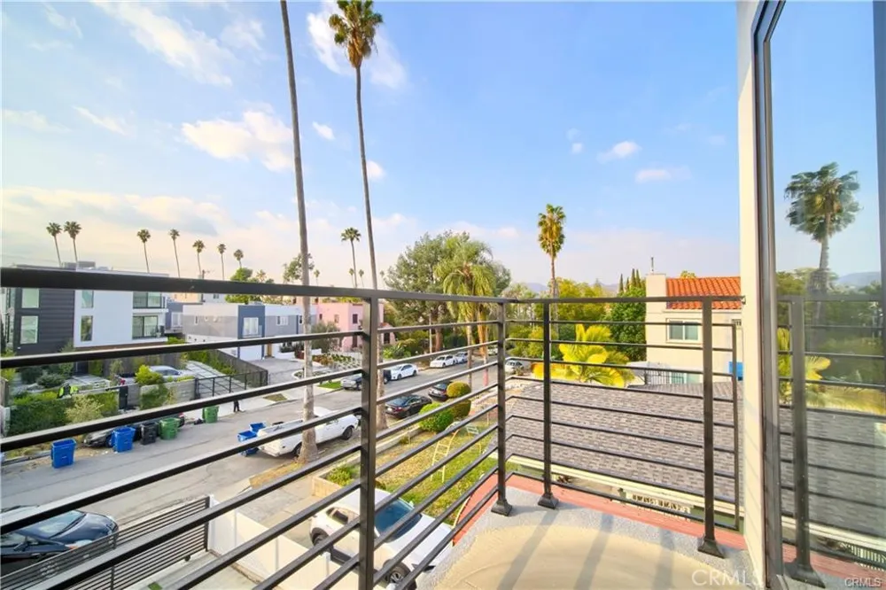 618 Mariposa Ave Avenue Los Angeles, CA 90004
