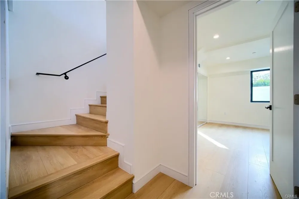 618 Mariposa Ave Avenue Los Angeles, CA 90004
