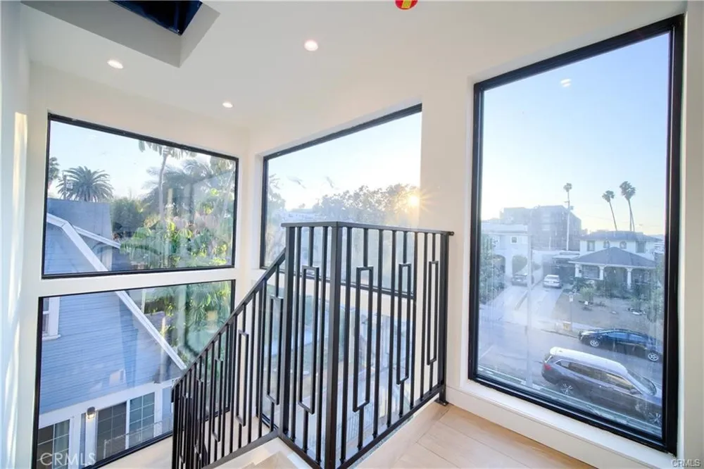 618 Mariposa Ave Avenue Los Angeles, CA 90004