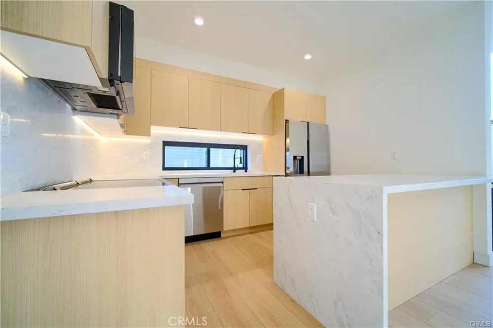618 Mariposa Ave Avenue Los Angeles, CA 90004
