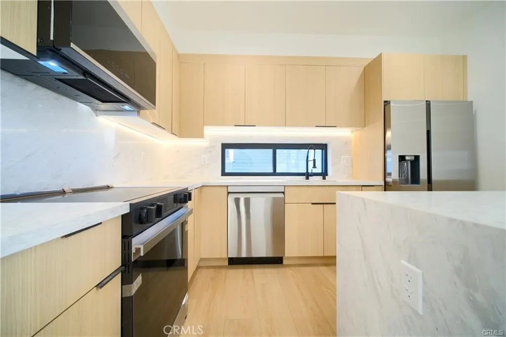 618 Mariposa Ave Avenue Los Angeles, CA 90004
