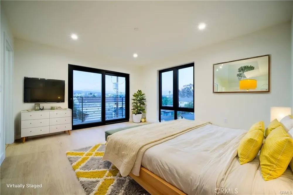 618 Mariposa Ave Avenue Los Angeles, CA 90004