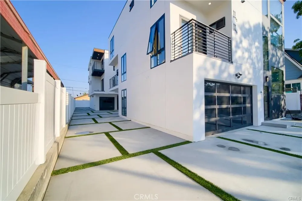 618 Mariposa Ave Avenue Los Angeles, CA 90004