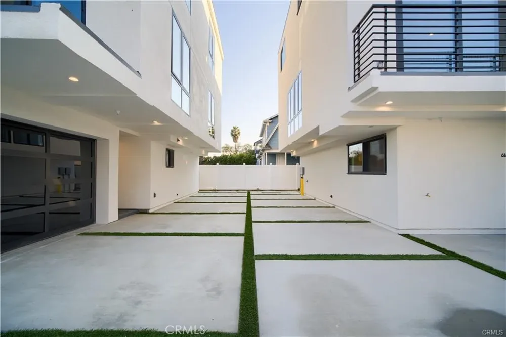 618 Mariposa Ave Avenue Los Angeles, CA 90004