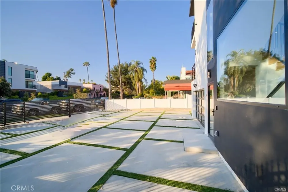 618 Mariposa Ave Avenue Los Angeles, CA 90004