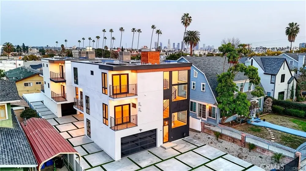 618 Mariposa Ave Avenue Los Angeles, CA 90004