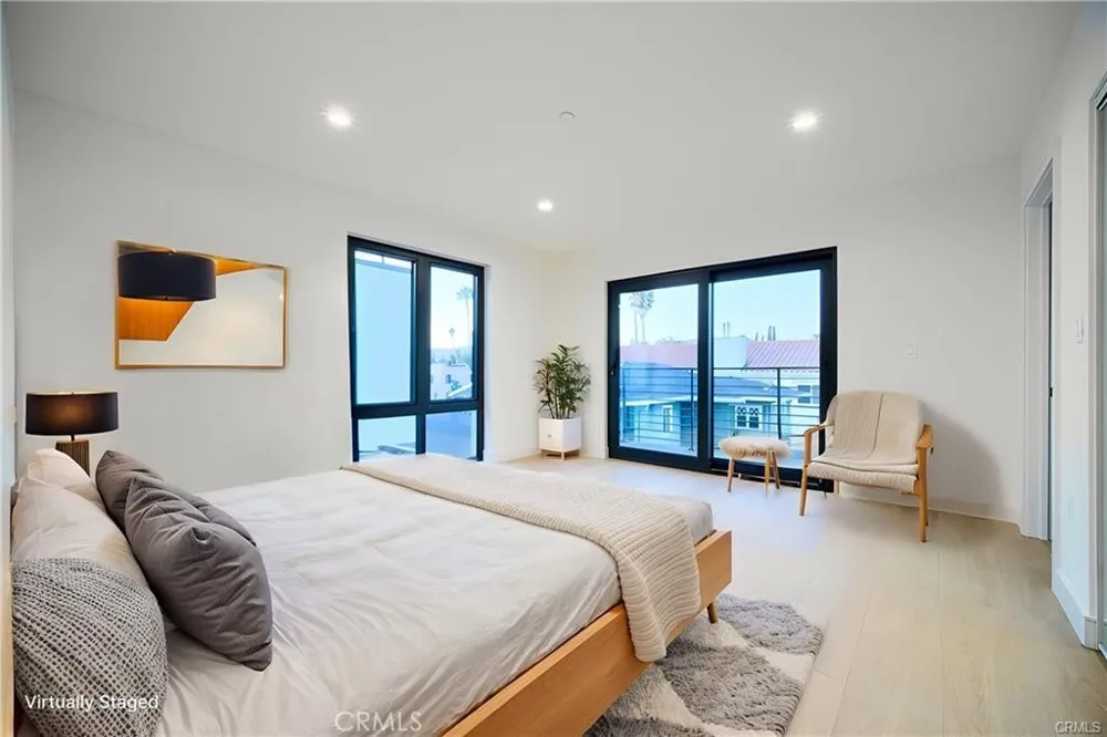 618 Mariposa Ave Avenue Los Angeles, CA 90004