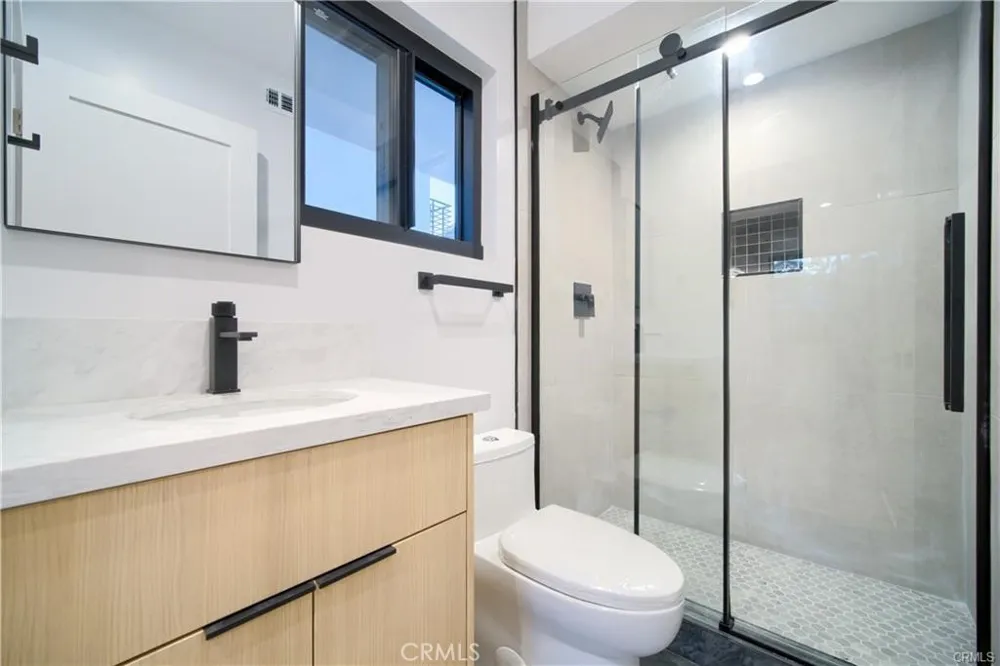 618 Mariposa Ave Avenue Los Angeles, CA 90004