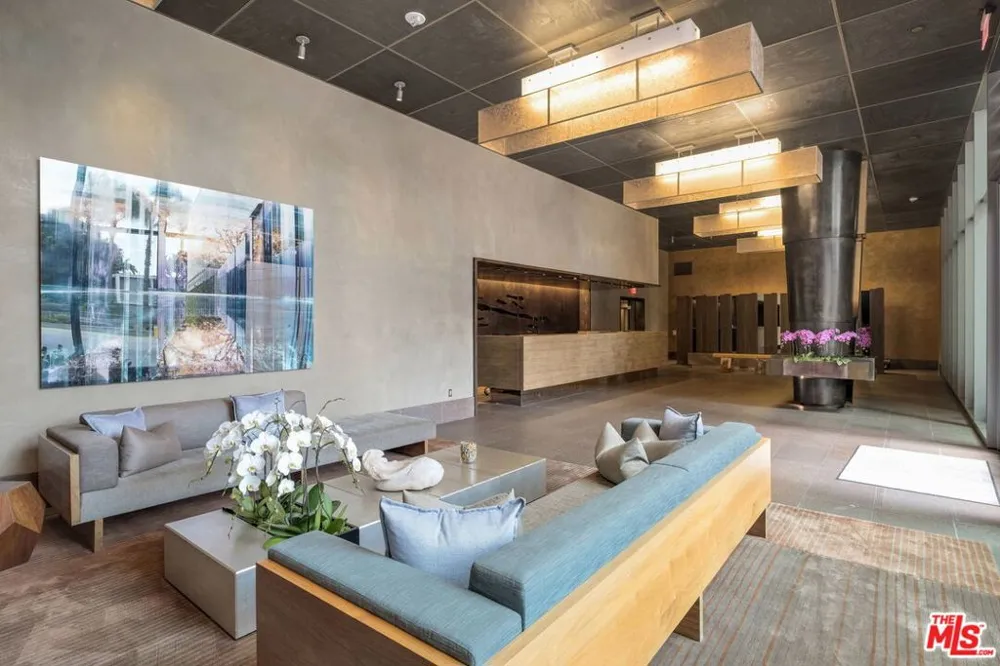 1755 Ocean Avenue #608 Santa Monica, CA 90401