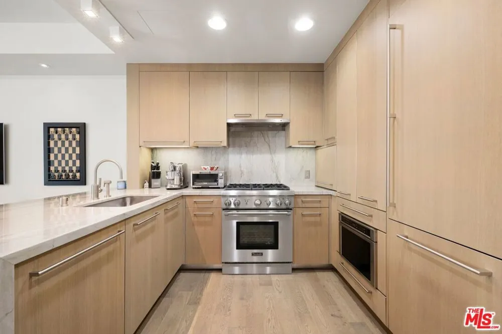 1755 Ocean Avenue #608 Santa Monica, CA 90401
