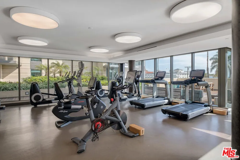 1755 Ocean Avenue #608 Santa Monica, CA 90401
