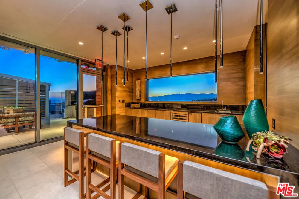 1755 Ocean Avenue #608 Santa Monica, CA 90401