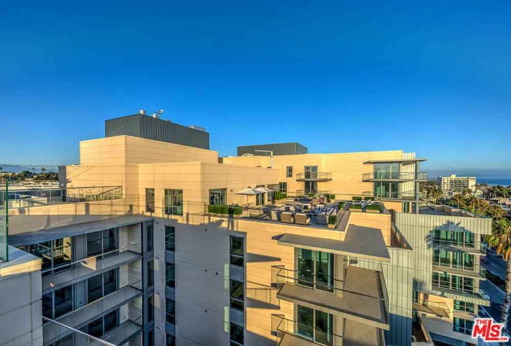 1755 Ocean Avenue #608 Santa Monica, CA 90401
