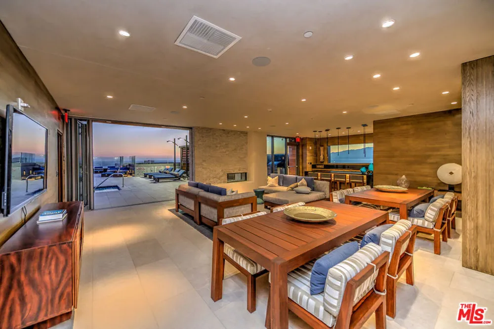 1755 Ocean Avenue #608 Santa Monica, CA 90401