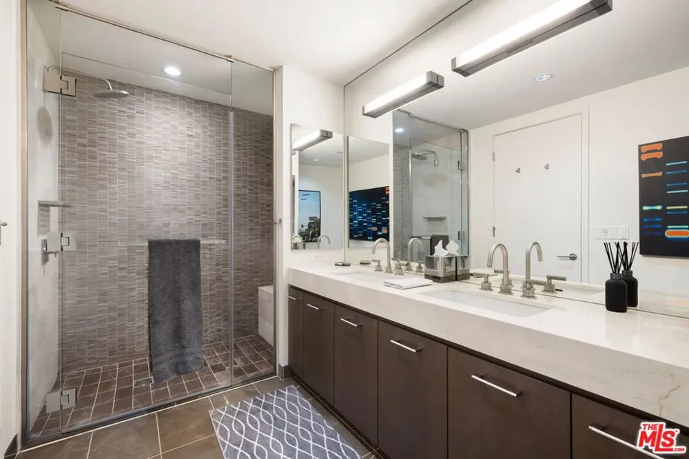 1755 Ocean Avenue #608 Santa Monica, CA 90401