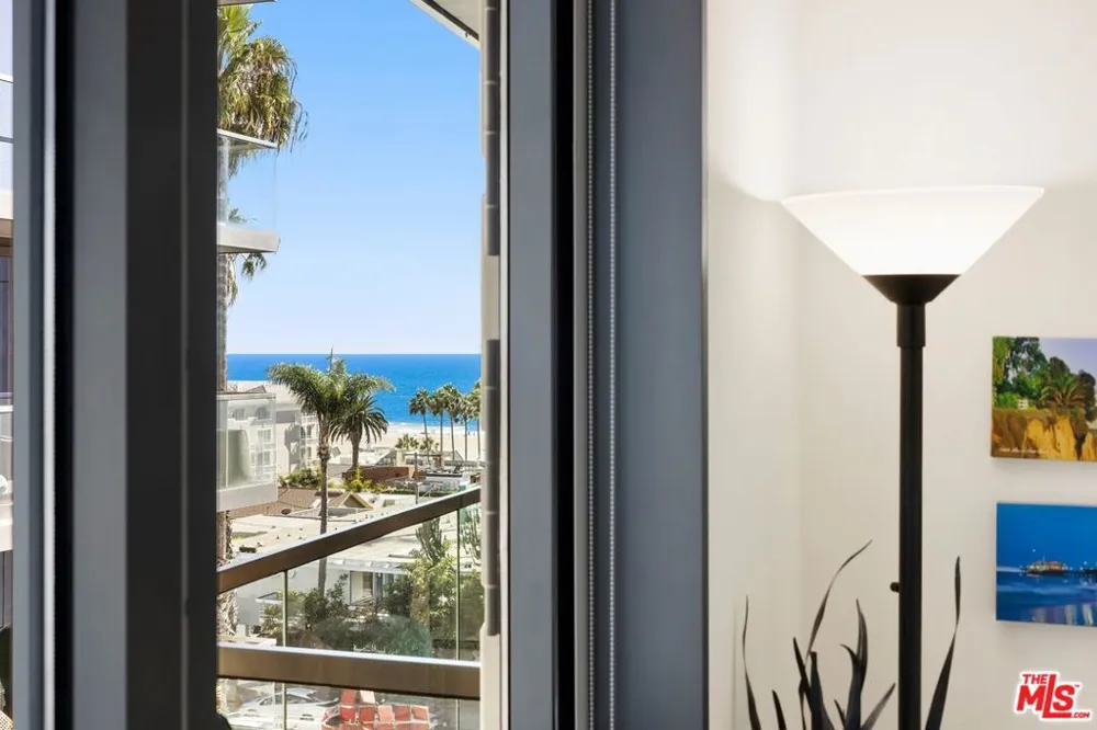 1755 Ocean Avenue #608 Santa Monica, CA 90401