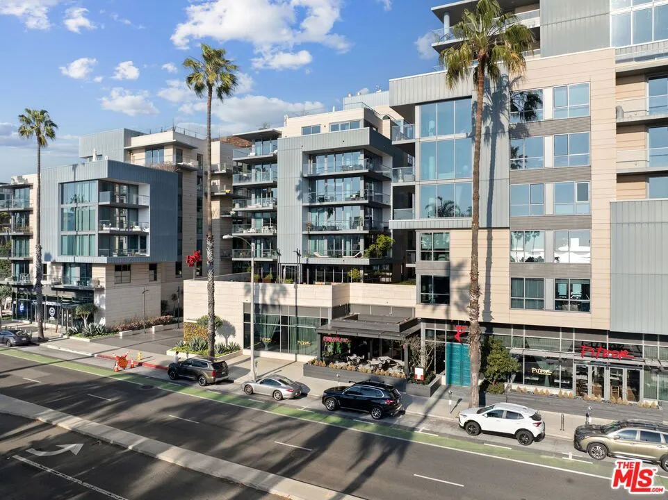 1755 Ocean Avenue #608 Santa Monica, CA 90401