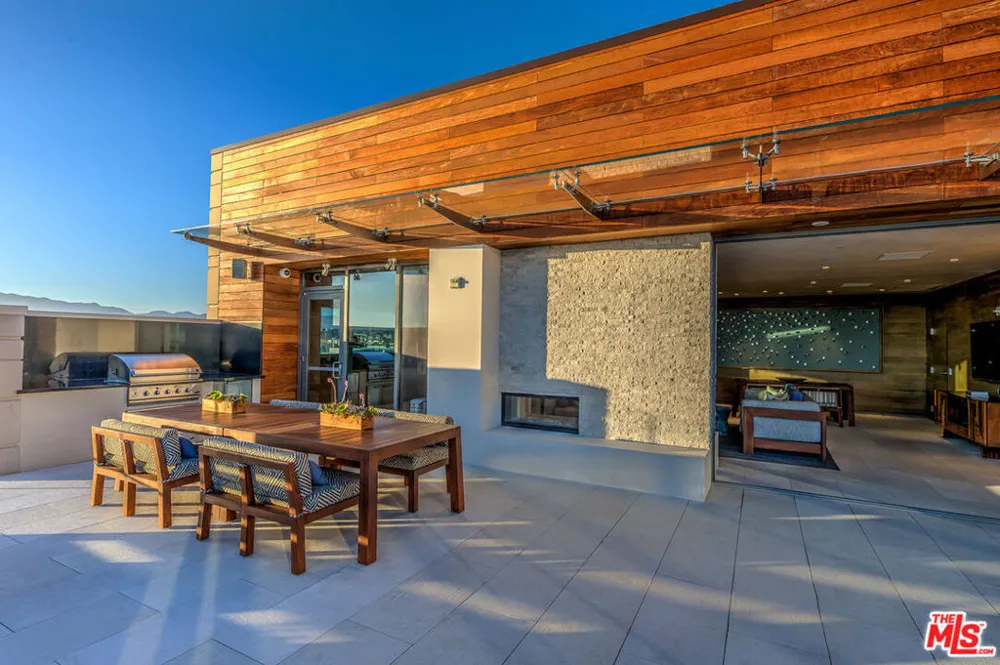 1755 Ocean Avenue #608 Santa Monica, CA 90401