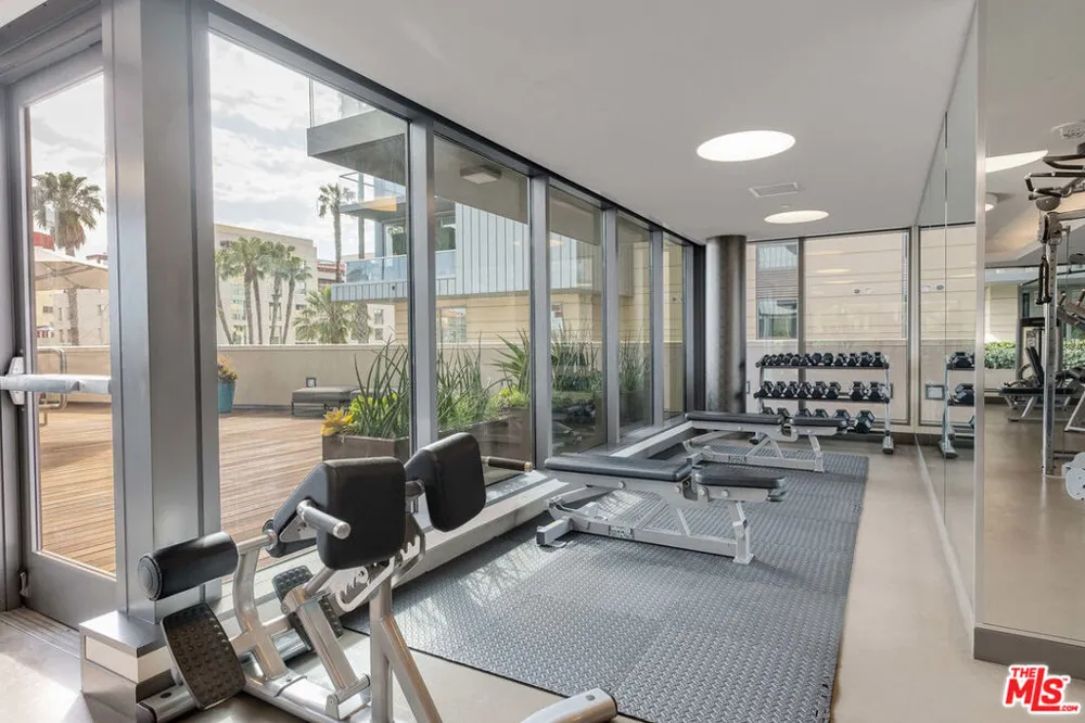 1755 Ocean Avenue #608 Santa Monica, CA 90401