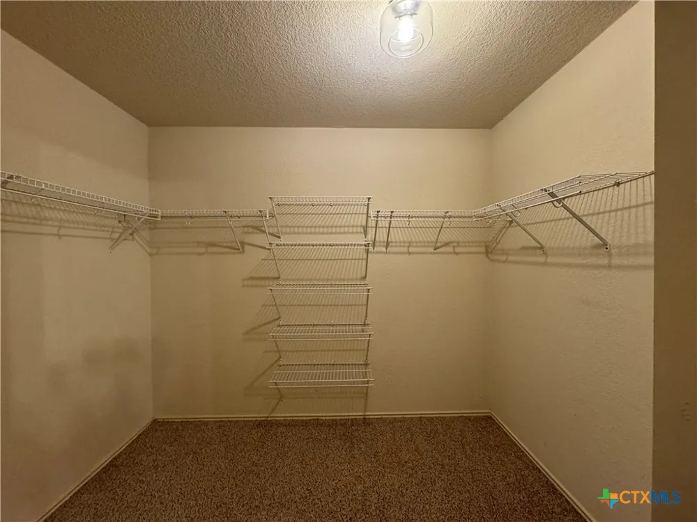 701 Sampson Kyle, TX 78640