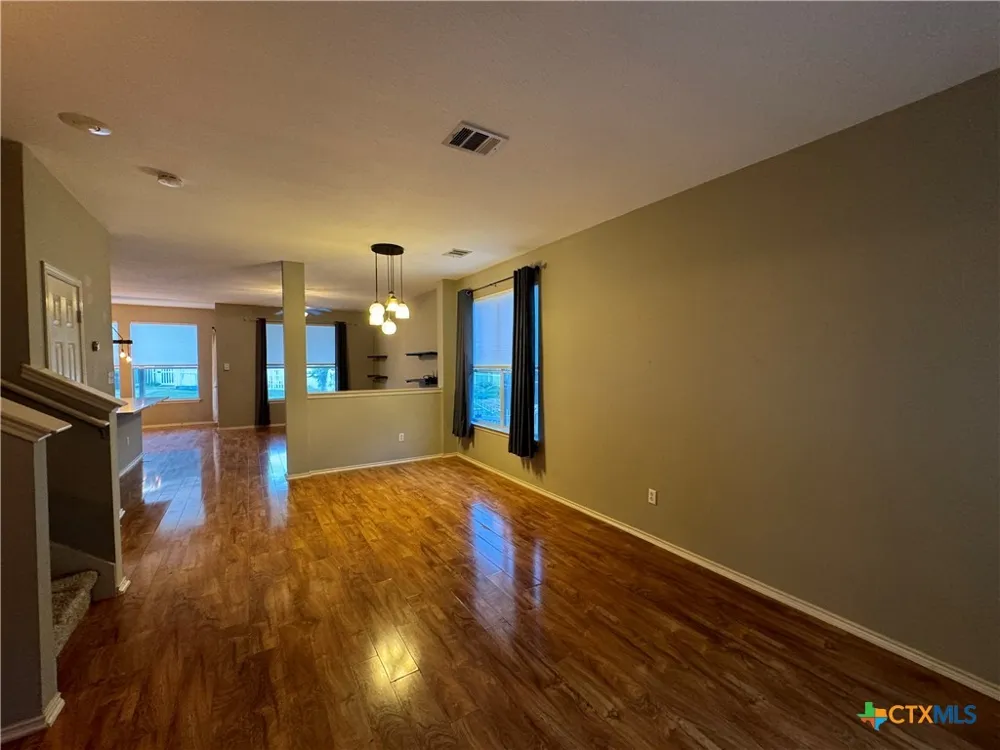 701 Sampson Kyle, TX 78640