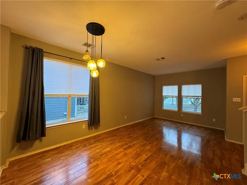 701 Sampson Kyle, TX 78640