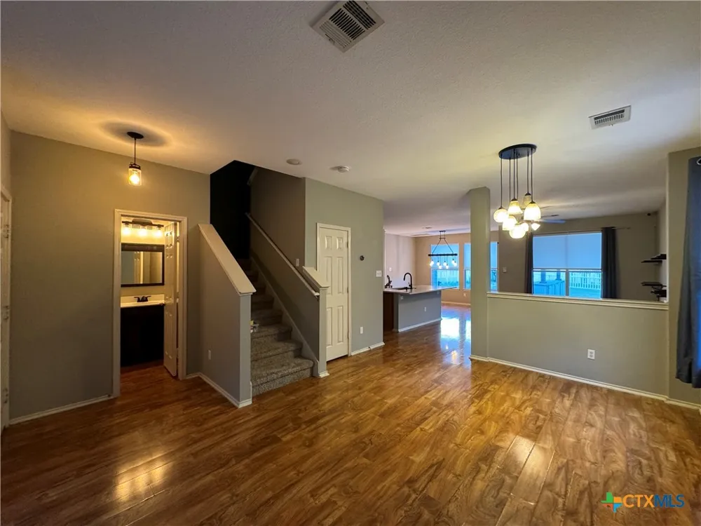 701 Sampson Kyle, TX 78640