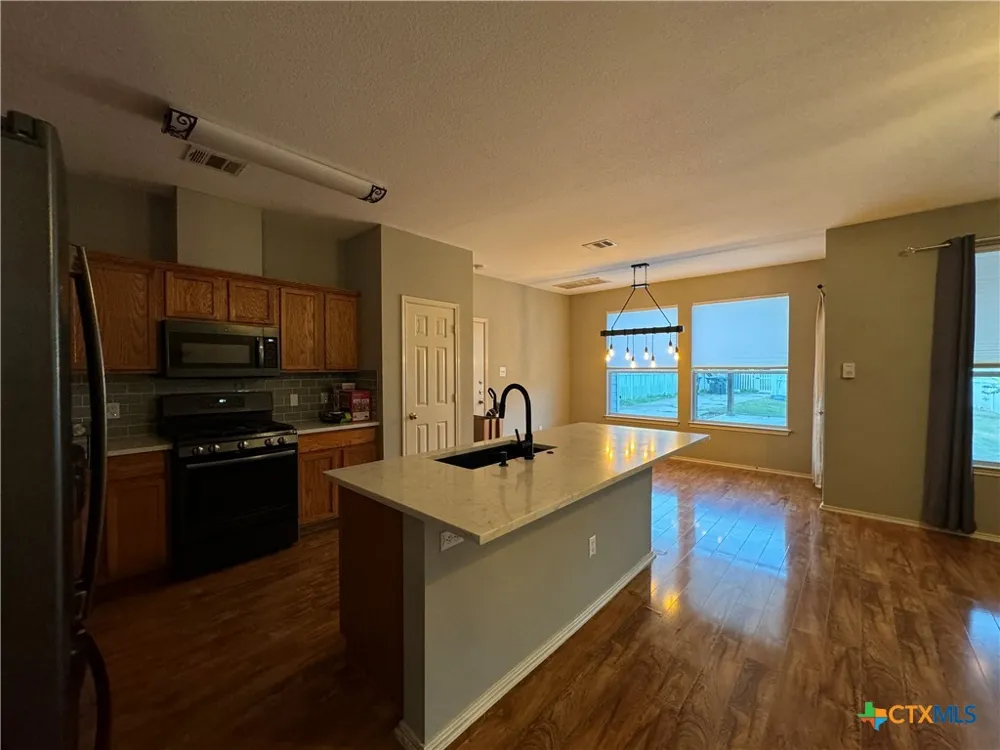 701 Sampson Kyle, TX 78640