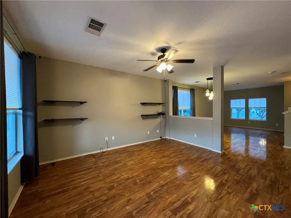 701 Sampson Kyle, TX 78640