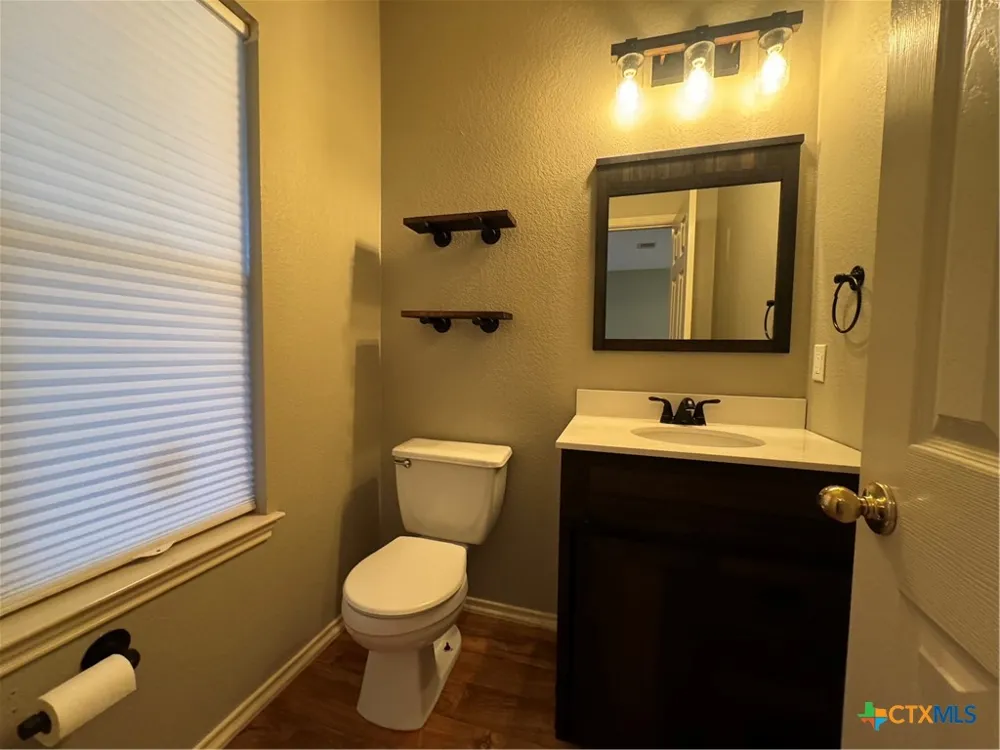 701 Sampson Kyle, TX 78640