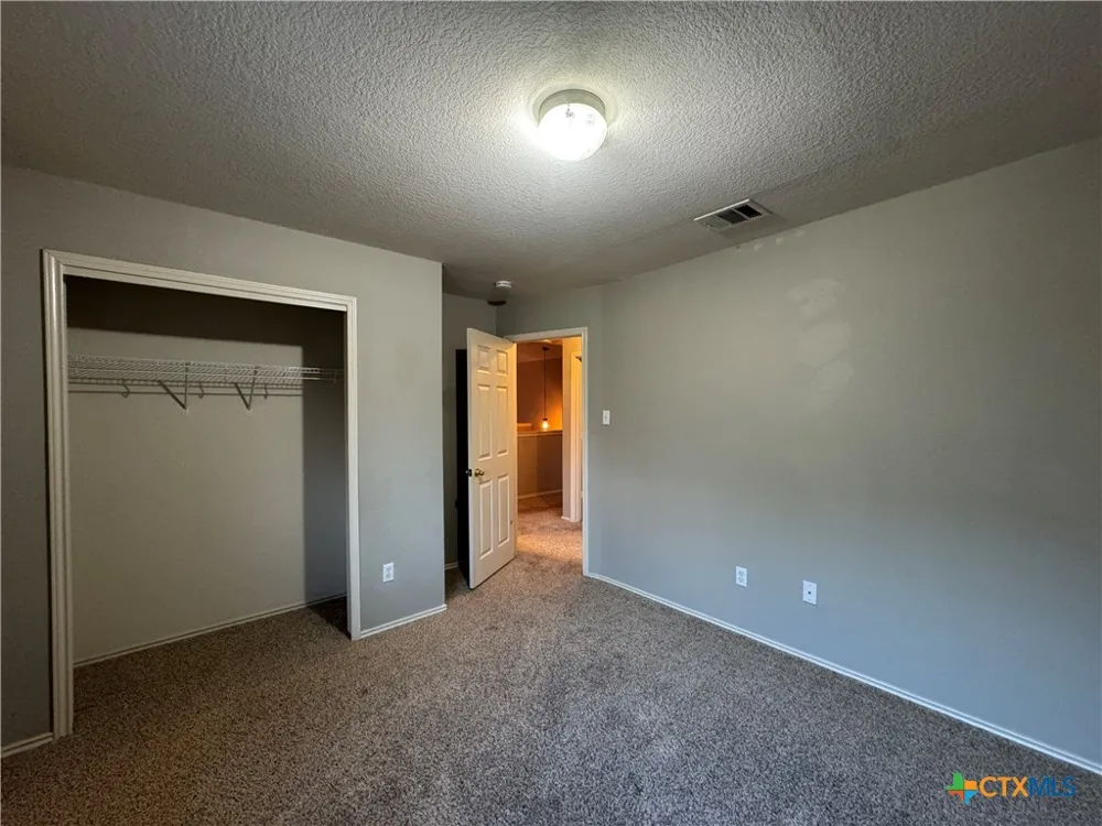701 Sampson Kyle, TX 78640