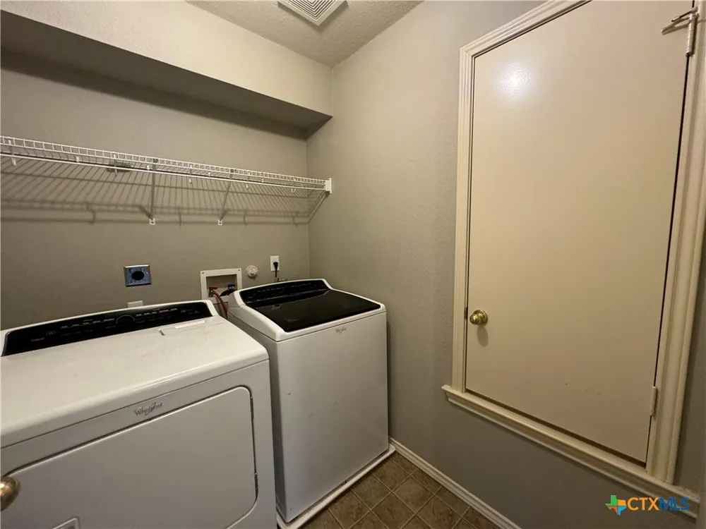 701 Sampson Kyle, TX 78640