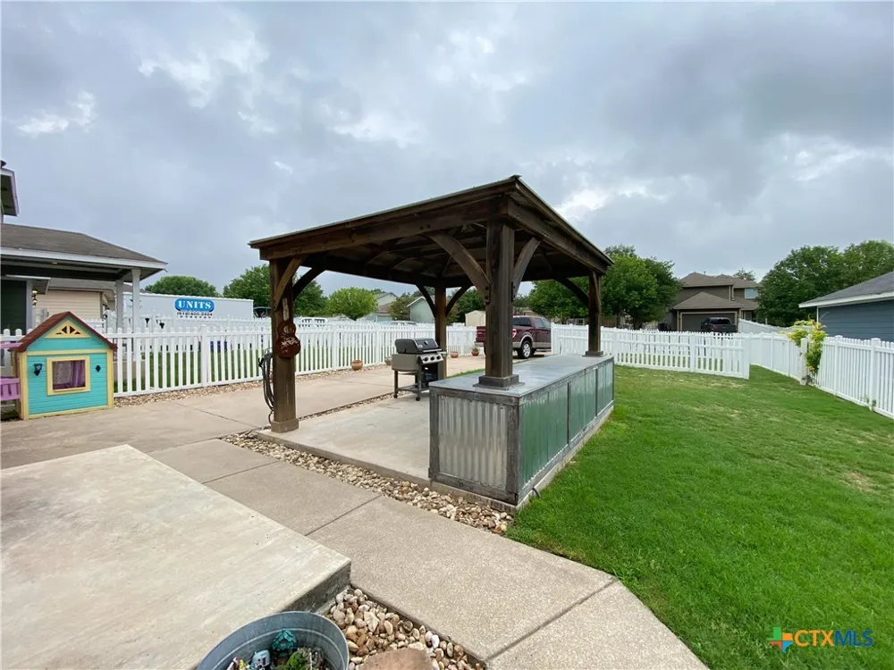 701 Sampson Kyle, TX 78640