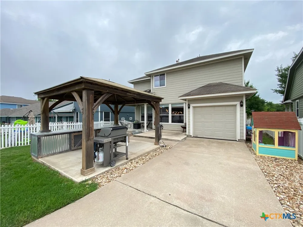 701 Sampson Kyle, TX 78640