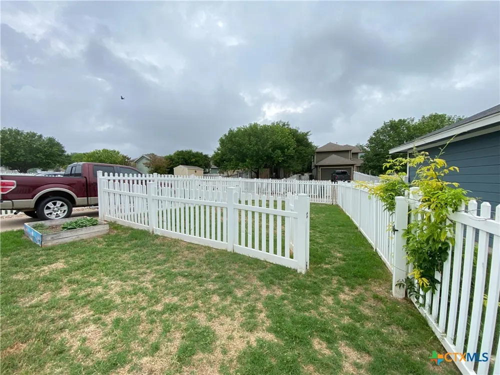 701 Sampson Kyle, TX 78640