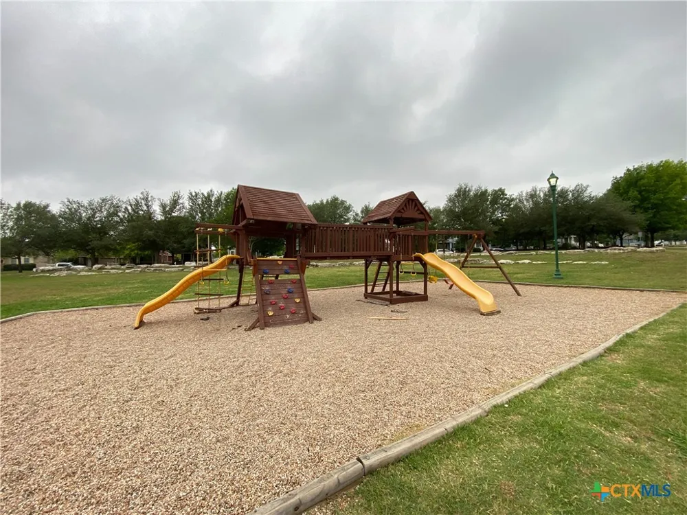 701 Sampson Kyle, TX 78640
