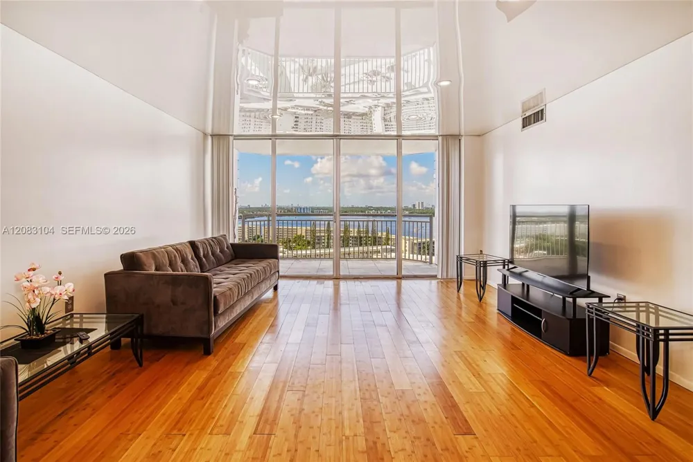 18021 Biscayne Blvd #1604 Aventura, FL 33160