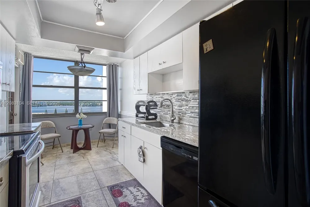 18021 Biscayne Blvd #1604 Aventura, FL 33160