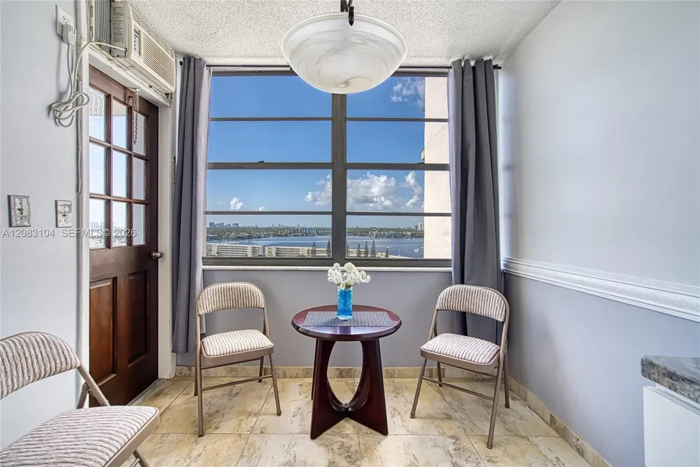 18021 Biscayne Blvd #1604 Aventura, FL 33160