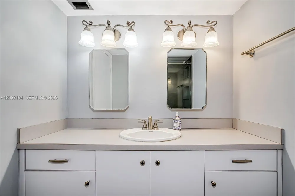 18021 Biscayne Blvd #1604 Aventura, FL 33160