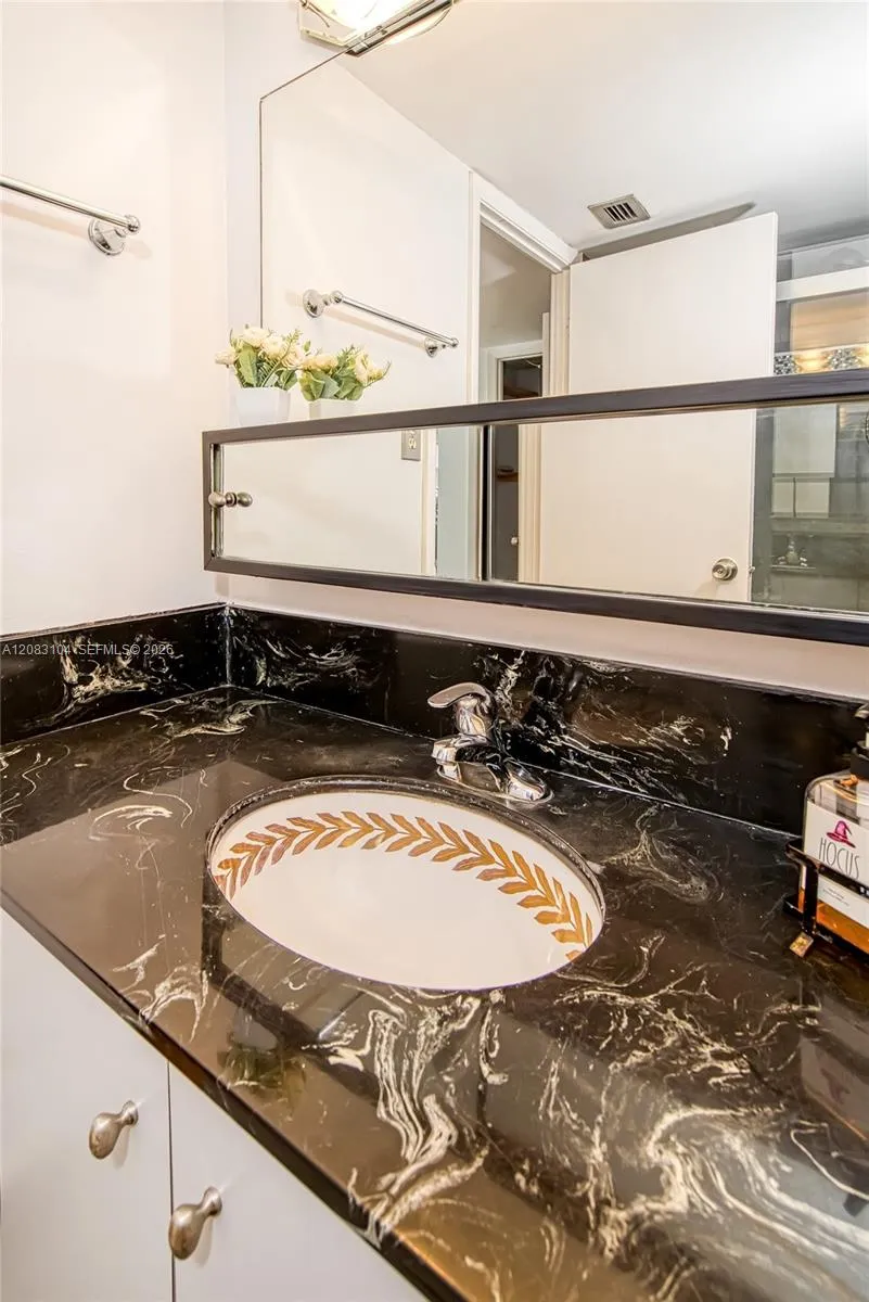 18021 Biscayne Blvd #1604 Aventura, FL 33160