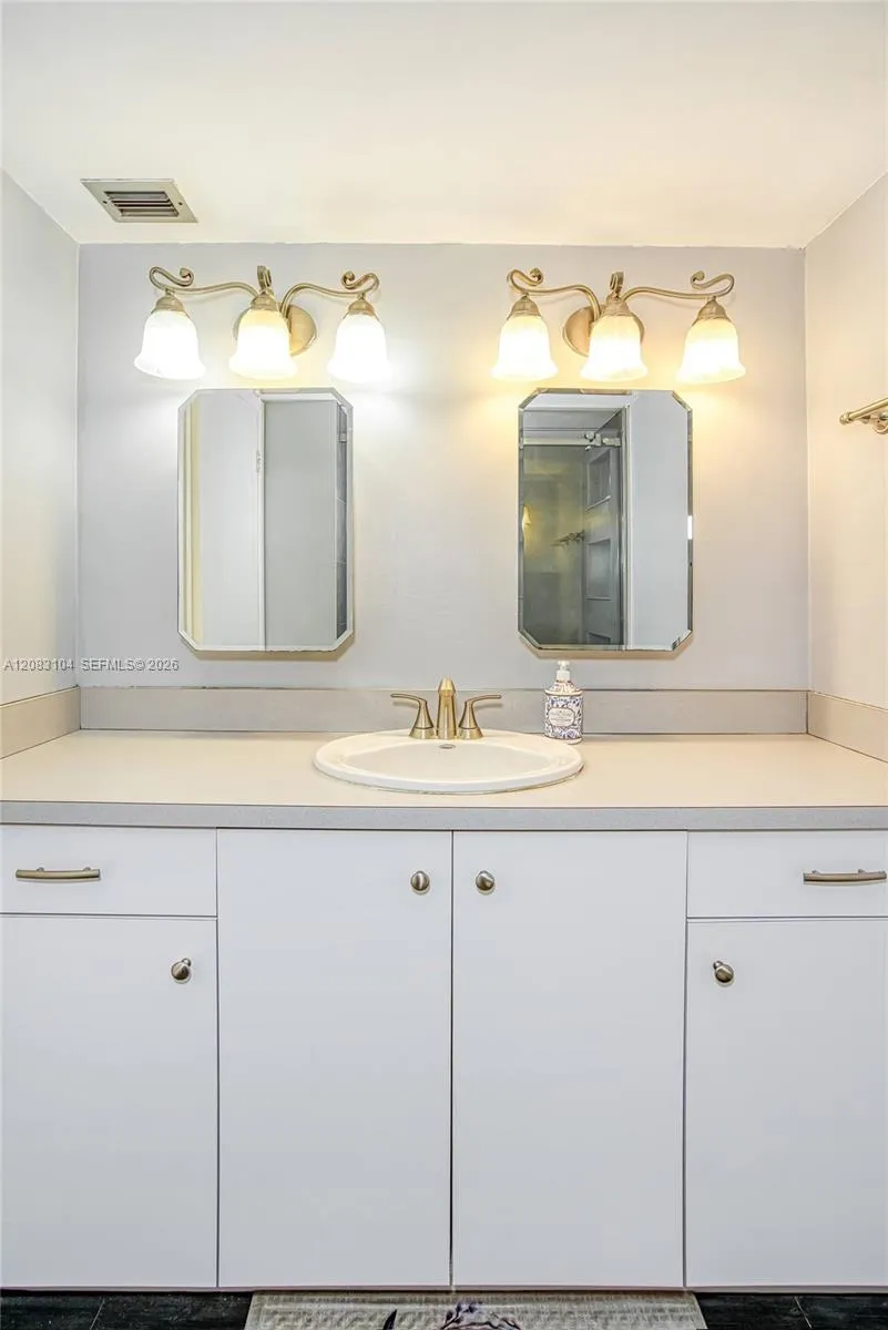 18021 Biscayne Blvd #1604 Aventura, FL 33160