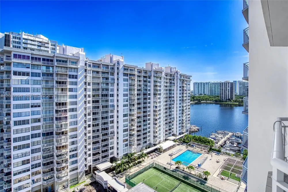 18021 Biscayne Blvd #1604 Aventura, FL 33160