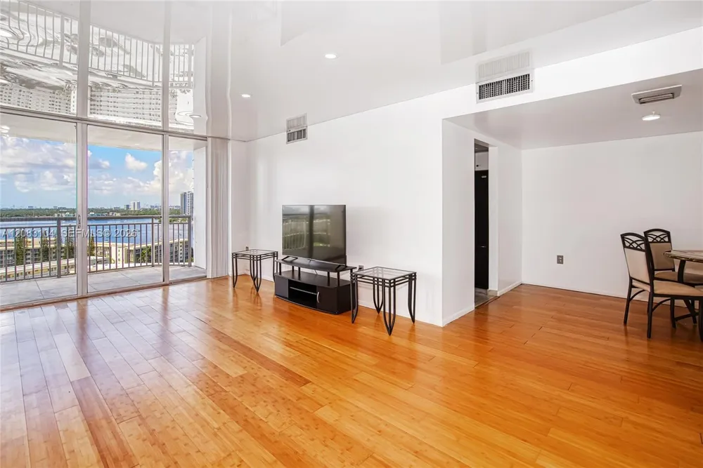 18021 Biscayne Blvd #1604 Aventura, FL 33160