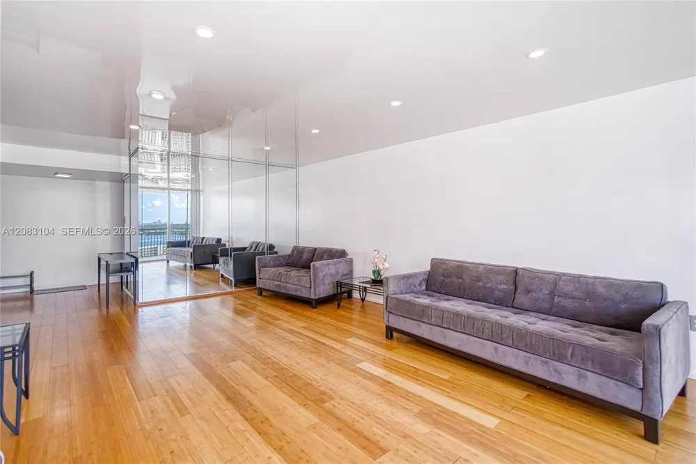 18021 Biscayne Blvd #1604 Aventura, FL 33160