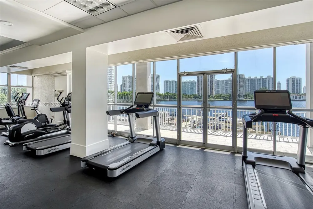 18021 Biscayne Blvd #1604 Aventura, FL 33160