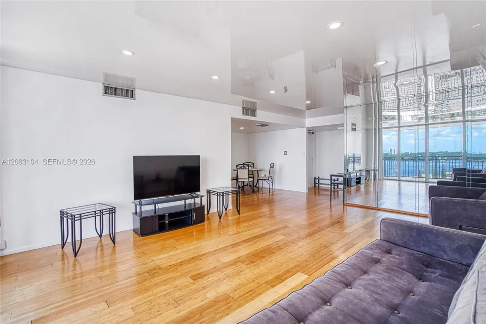 18021 Biscayne Blvd #1604 Aventura, FL 33160