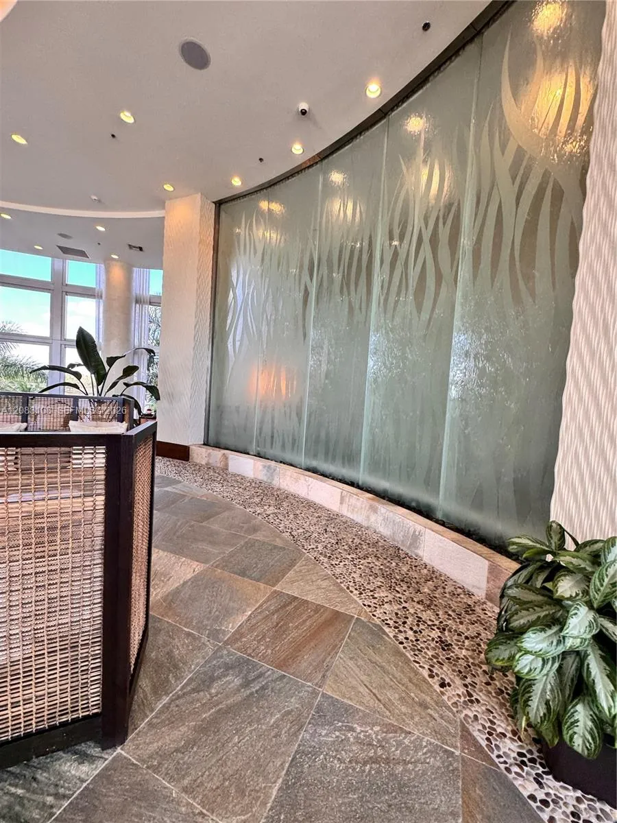 2681 Flamingo Rd #2705S Sunrise, FL 33323